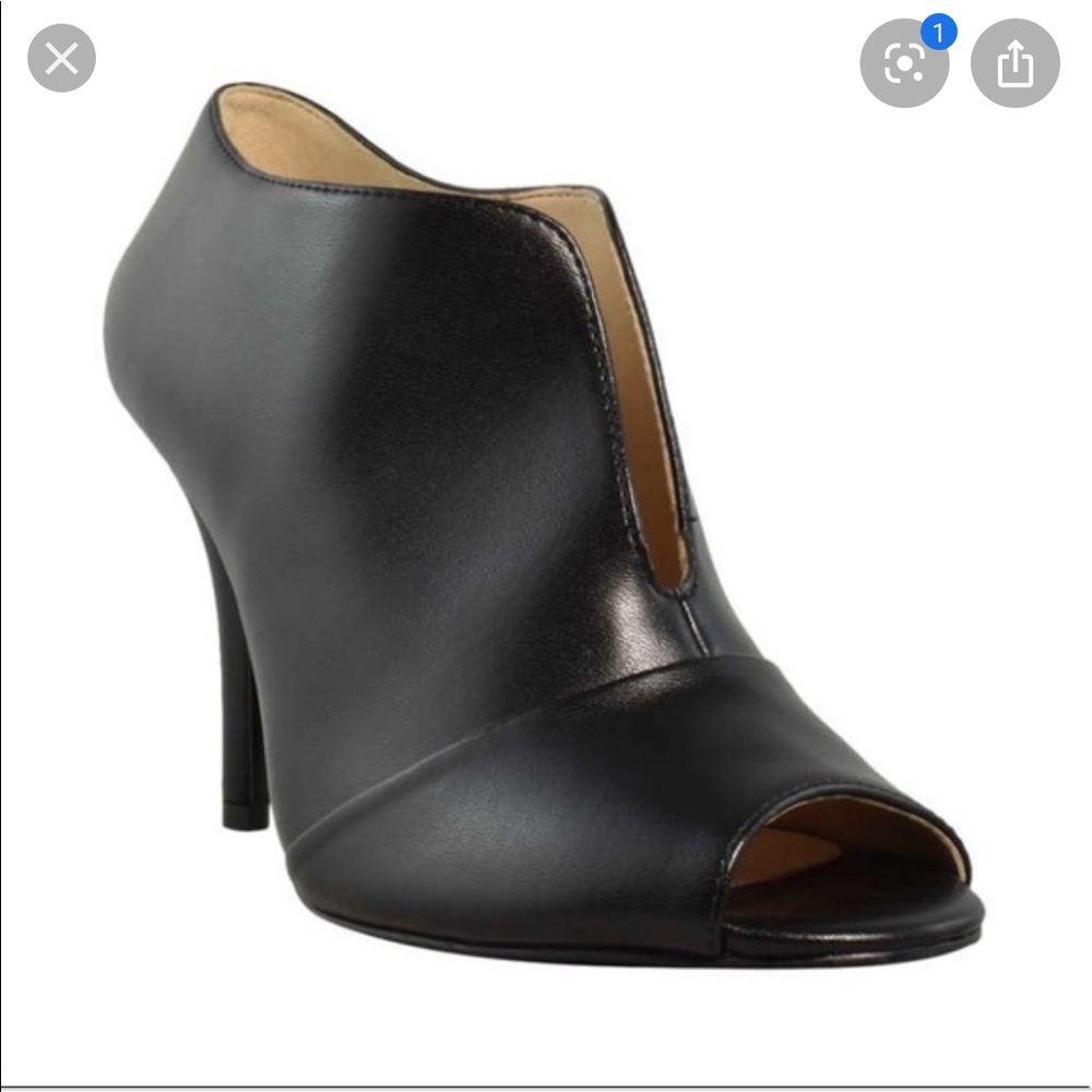 Nine West leather black peep toe heeled booties